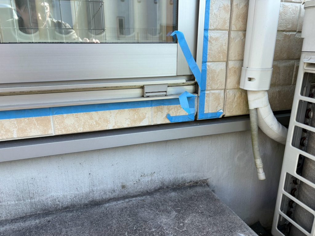 窓下端の養生状況